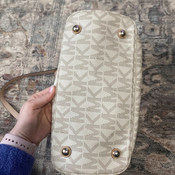 Michael Kors Purse - Picture 2 of 4